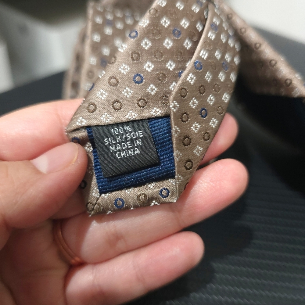 ✨️4/$20 MICHAEL Michael Kors 100 Silk Tie, Taupe with Navy Brown Dot Print - Picture 5 of 8